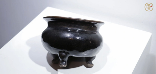 古玩陶瓷黑釉福紋三足香爐真品鑒賞圖