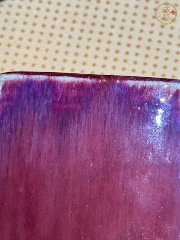 古玩陶瓷紅釉四方貫耳瓶真品鑒賞圖