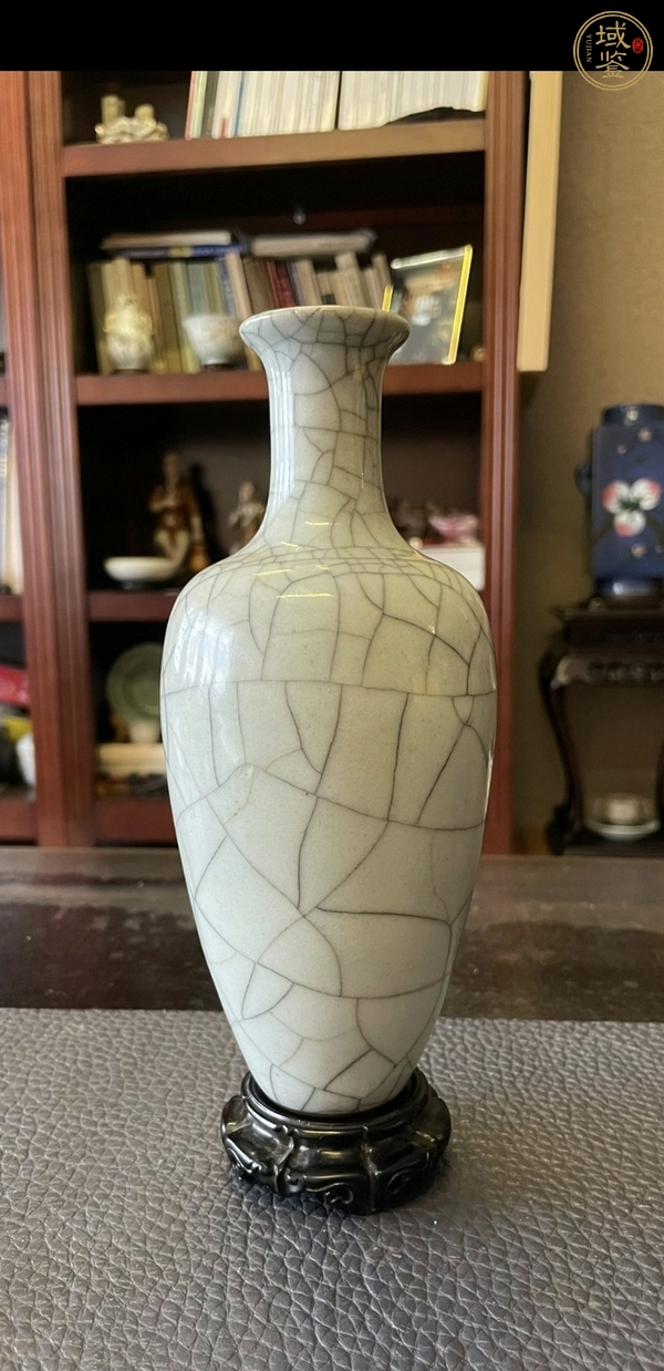 古玩陶瓷哥窯瓶真品鑒賞圖