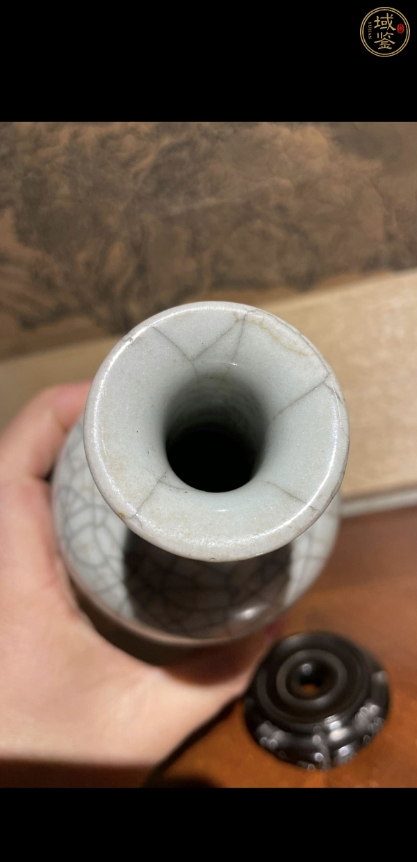 古玩陶瓷哥窯瓶真品鑒賞圖