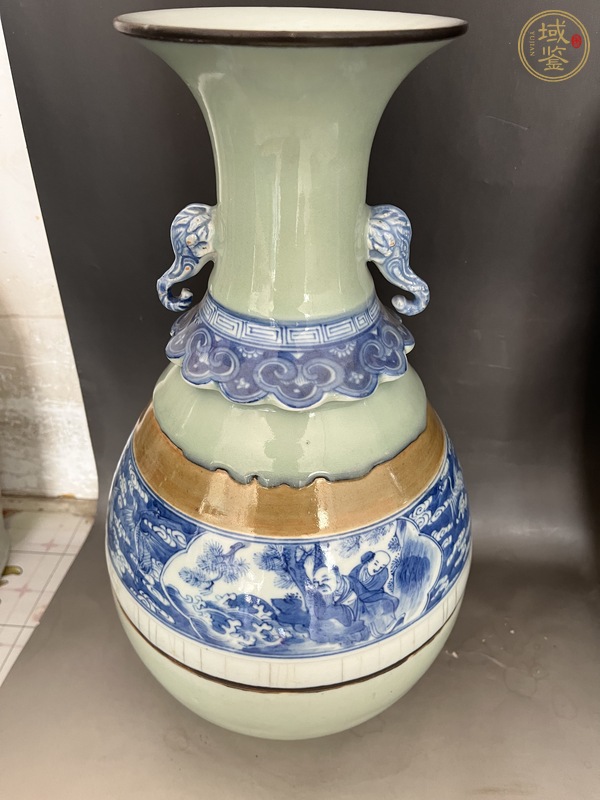 古玩陶瓷豆青釉青花雙耳瓶真品鑒賞圖