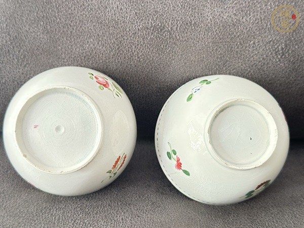 古玩陶瓷花卉紋廣彩碗真品鑒賞圖