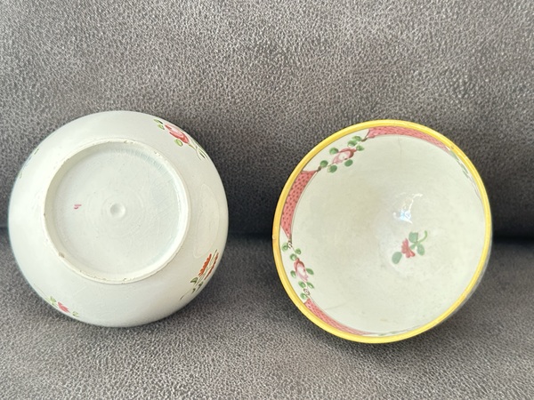 古玩陶瓷乾隆、花卉紋廣彩碗（一對）拍賣，當(dāng)前價格280元