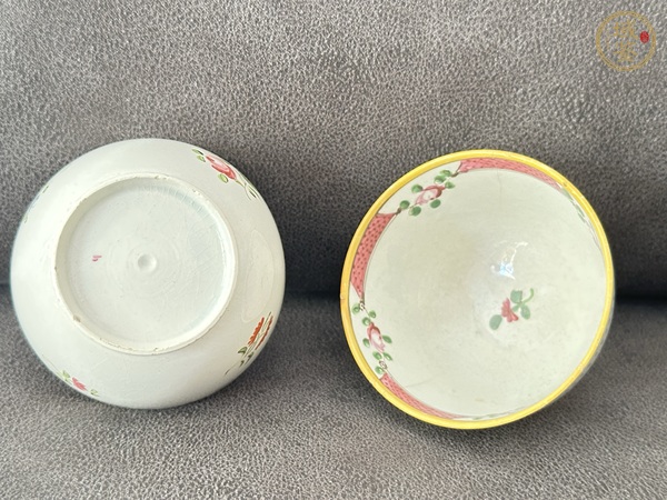 古玩陶瓷花卉紋廣彩碗真品鑒賞圖