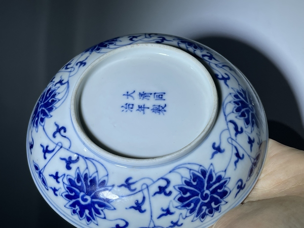 古玩轉(zhuǎn)賣清同治青花勾蓮盤（官）拍賣，當(dāng)前價(jià)格0元