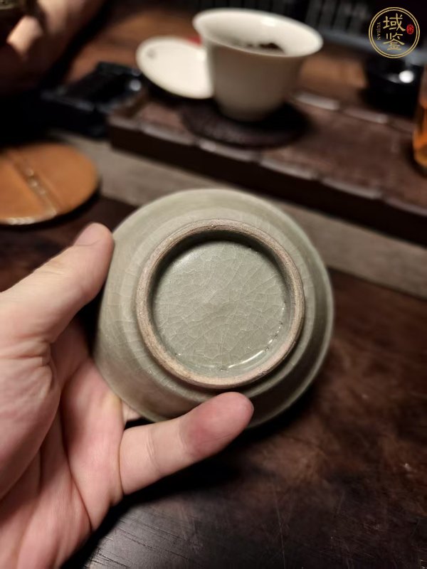 古玩陶瓷龍泉青瓷米黃釉直壁洗真品鑒賞圖