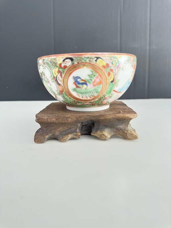 古玩陶瓷清。廣彩執(zhí)杯拍賣，當前價格380元