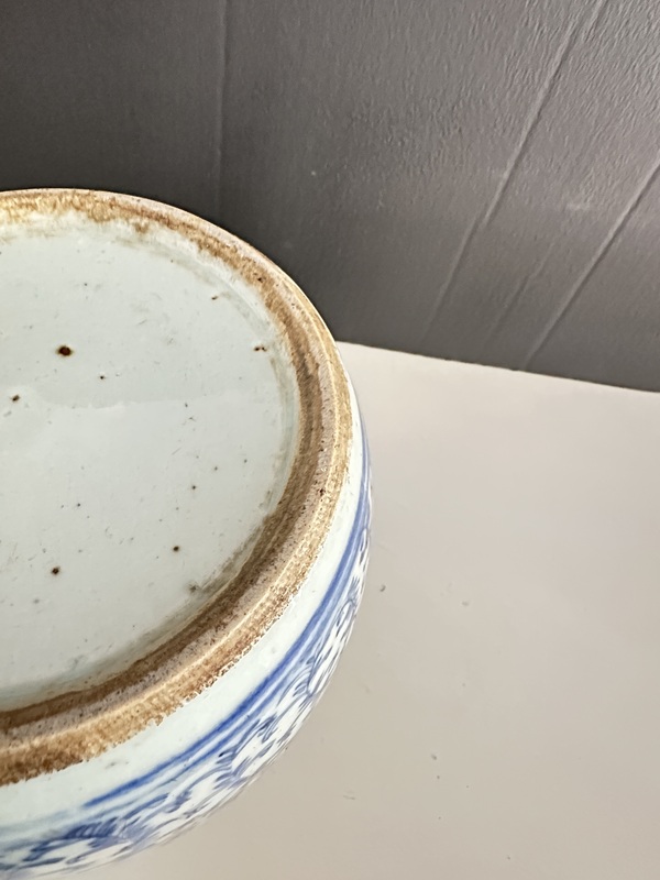 古玩陶瓷清中期。纏枝花囍字紋青花罐拍賣，當(dāng)前價(jià)格420元