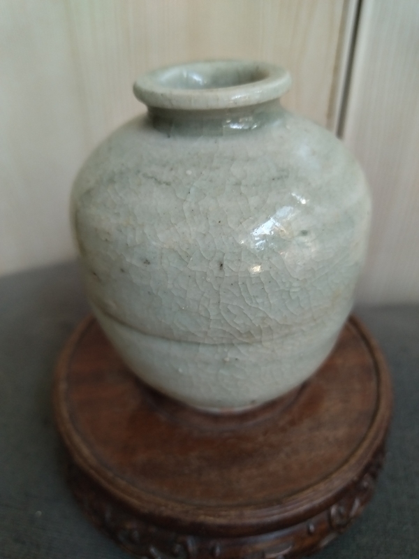 古玩轉(zhuǎn)賣龍泉青瓷水盂拍賣,當(dāng)前價(jià)格8888元