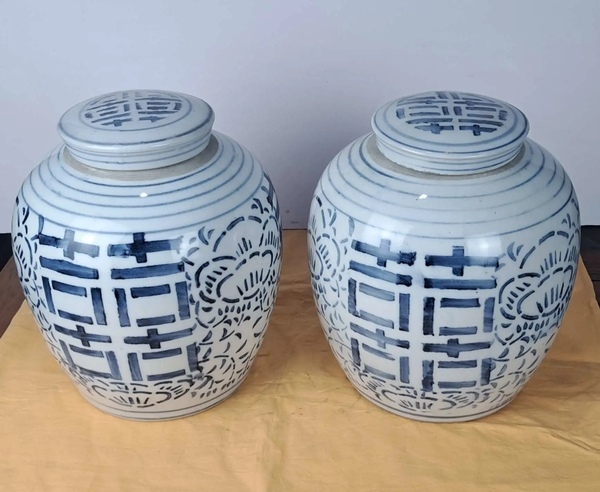 古玩轉(zhuǎn)賣精美民國(guó)囍字紋青花罐一對(duì)拍賣,當(dāng)前價(jià)格8888元