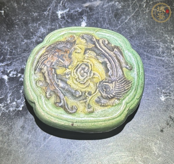 古玩陶瓷龍鳳紋堆塑蓋盒真品鑒賞圖