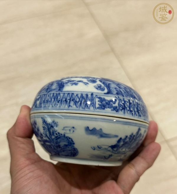 古玩陶瓷亭臺青花蓋盒真品鑒賞圖
