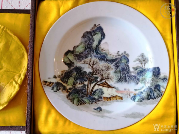 古玩大清乾隆年制款山水紋盤真品鑒賞圖