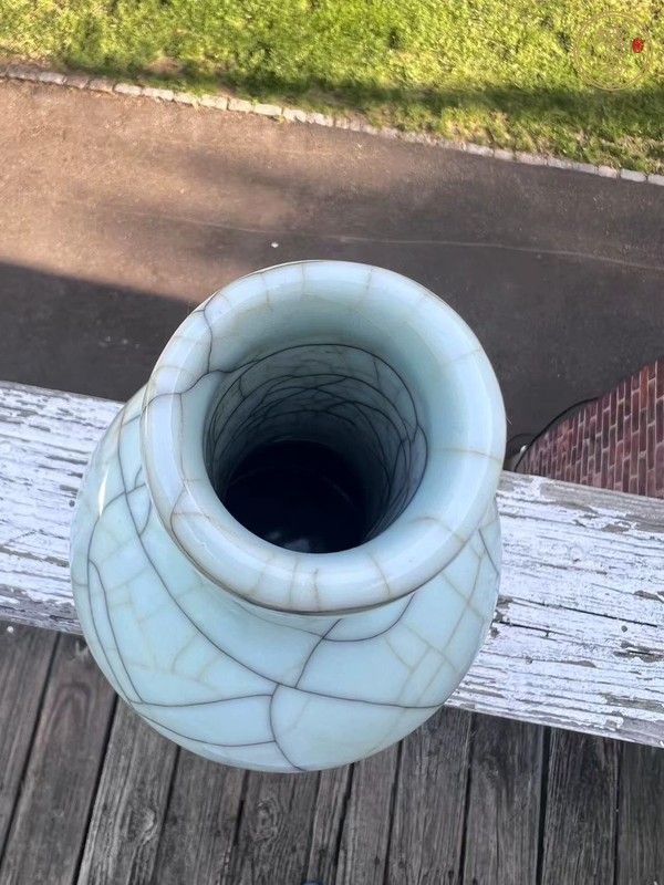 古玩陶瓷哥窯天球瓶真品鑒賞圖