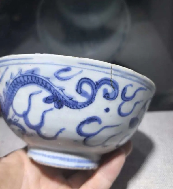 古玩陶瓷青花趕珠龍紋茶碗拍賣，當(dāng)前價(jià)格3800元