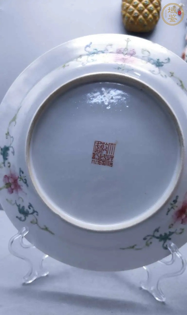 古玩陶瓷粉彩百花不落地紋折沿盤真品鑒賞圖