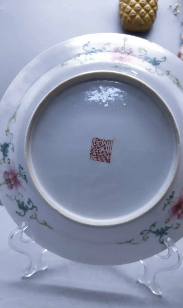 古玩陶瓷粉彩百花不落地紋折沿盤拍賣，當(dāng)前價(jià)格2600元