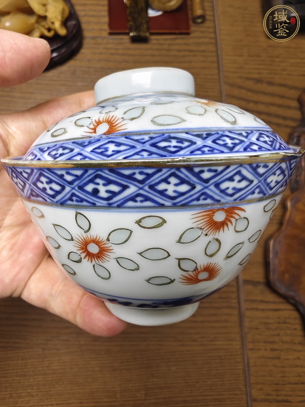 古玩陶瓷青花加彩五福捧壽蓋碗真品鑒賞圖