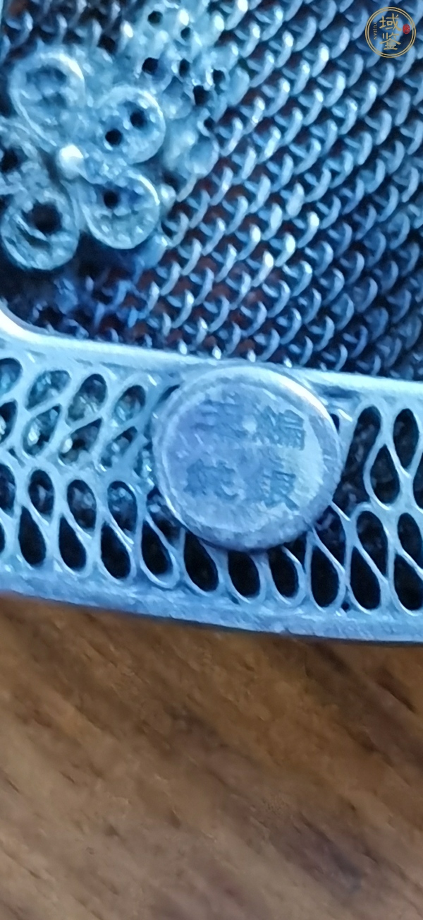 古玩雜項(xiàng)現(xiàn)代鑲珊瑚銀吊墜真品鑒賞圖