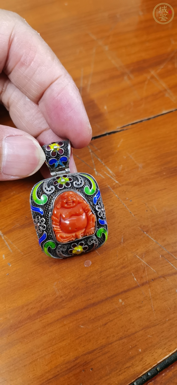 古玩雜項(xiàng)現(xiàn)代鑲珊瑚銀吊墜真品鑒賞圖