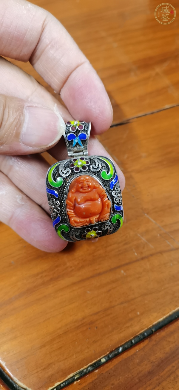 古玩雜項(xiàng)現(xiàn)代鑲珊瑚銀吊墜真品鑒賞圖