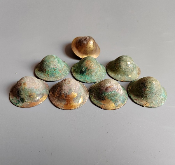 古玩陶瓷館藏級(jí)戰(zhàn)漢青銅鎏金泡8件拍賣,當(dāng)前價(jià)格1980元