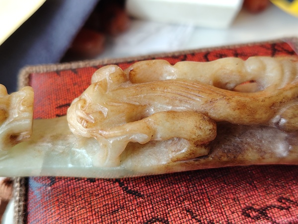 古玩玉器大尺寸岫玉雕“蒼龍教子”帶鉤拍賣，當前價格4999元