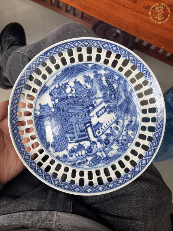 古玩章江門青花鏤空盤真品鑒賞圖