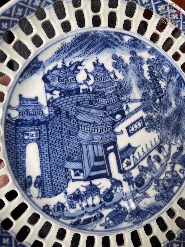 古玩陶瓷章江門青花鏤空盤真品鑒賞圖