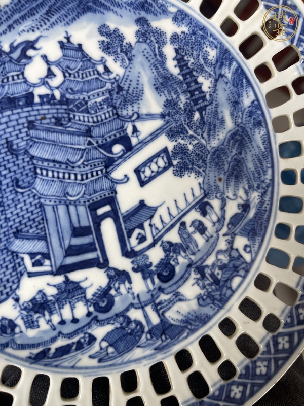 古玩陶瓷章江門青花鏤空盤真品鑒賞圖