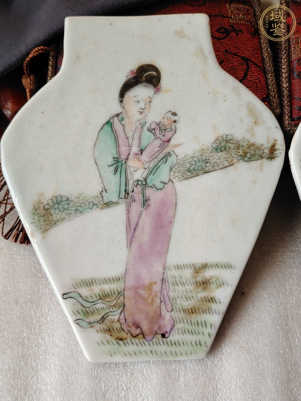 古玩陶瓷粉彩人物瓷板真品鑒賞圖