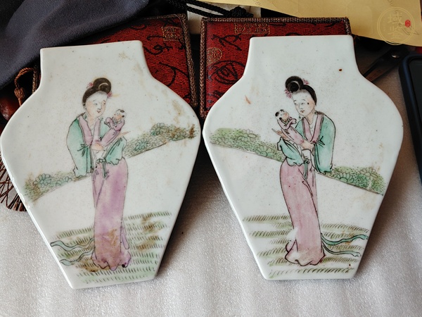 古玩陶瓷粉彩人物瓷板真品鑒賞圖