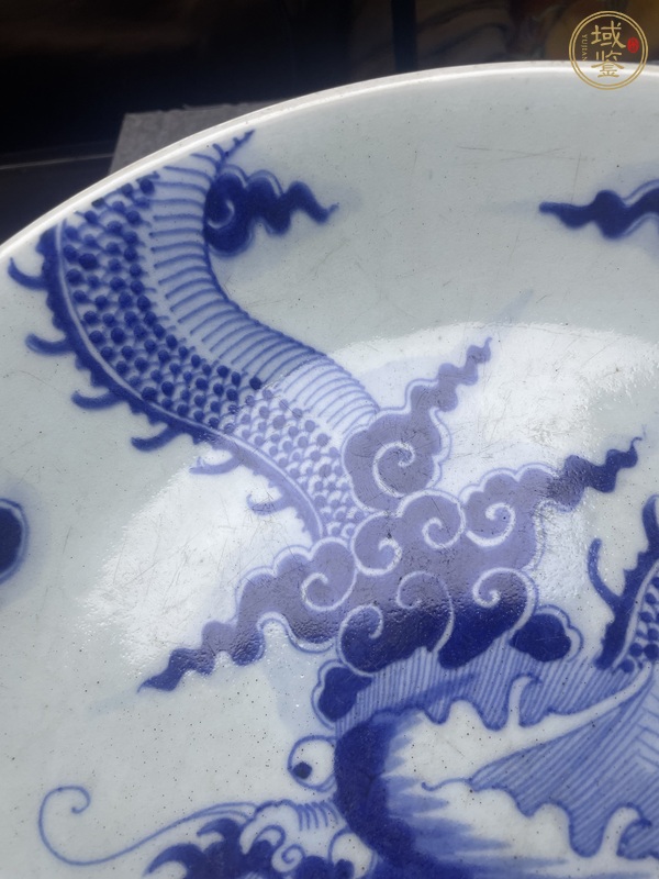 古玩陶瓷過墻龍紋青花盤真品鑒賞圖