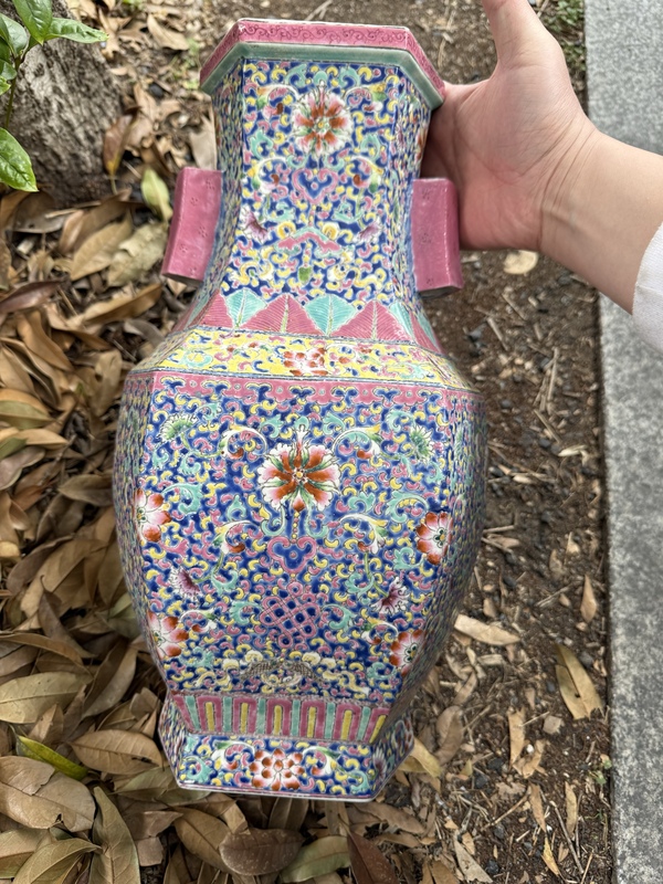 古玩轉賣粉彩花卉紋貫耳瓶拍賣，當前價格9879元