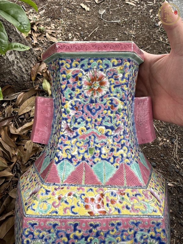古玩陶瓷粉彩花卉紋貫耳瓶真品鑒賞圖