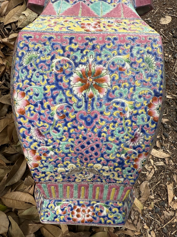 古玩陶瓷粉彩花卉紋貫耳瓶拍賣(mài)，當(dāng)前價(jià)格1元