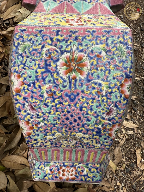 古玩陶瓷粉彩花卉紋貫耳瓶真品鑒賞圖