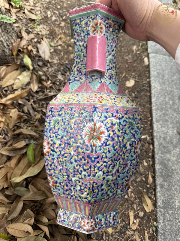 古玩陶瓷粉彩花卉紋貫耳瓶真品鑒賞圖