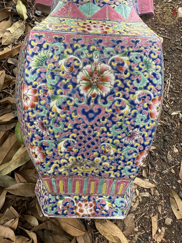 古玩陶瓷粉彩花卉紋貫耳瓶真品鑒賞圖