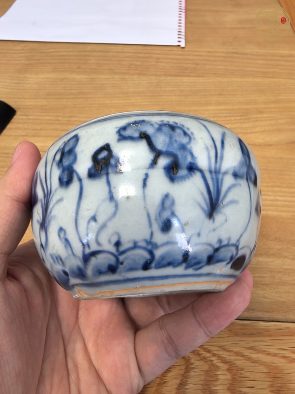 古玩陶瓷青花荷塘花卉紋罐真品鑒賞圖
