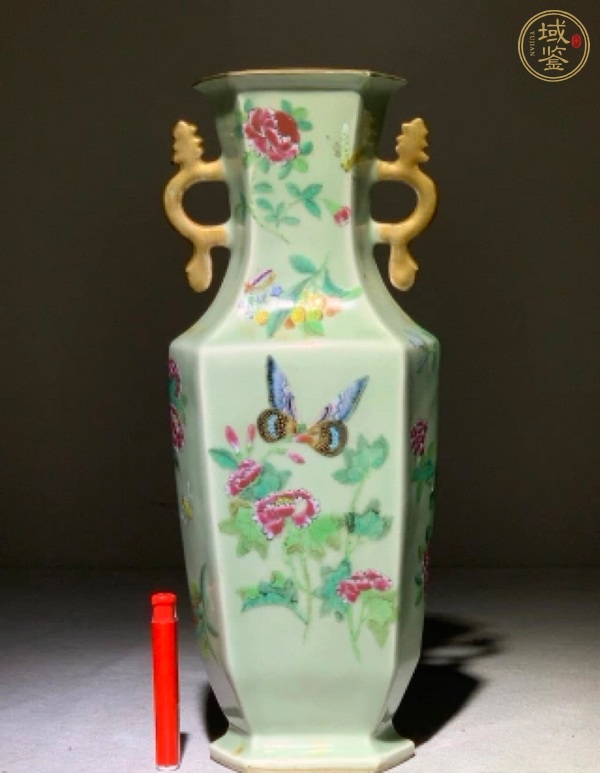 古玩陶瓷清晚期 豆青釉廣彩花卉紋雙耳瓶真品鑒賞圖
