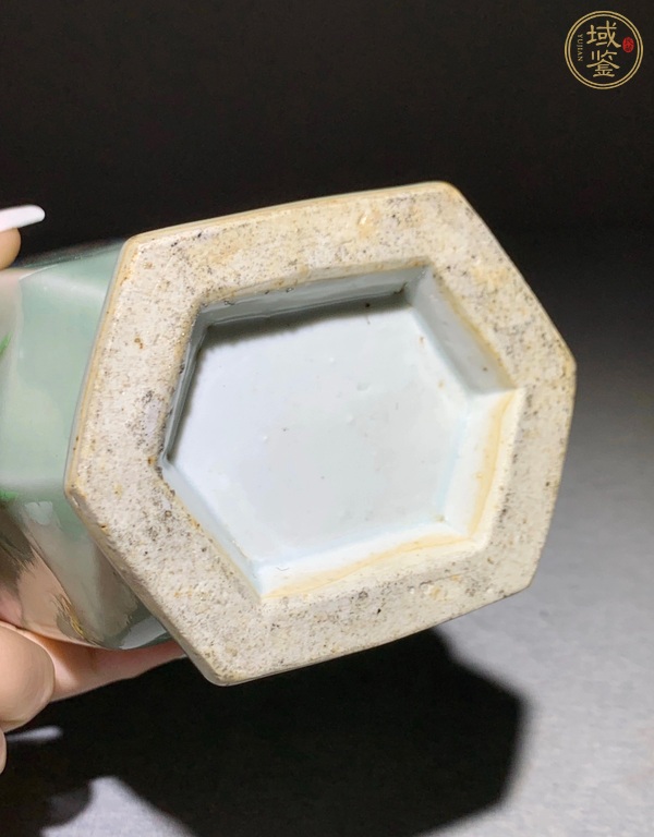 古玩陶瓷清晚期 豆青釉廣彩花卉紋雙耳瓶真品鑒賞圖