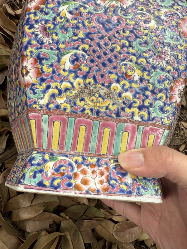 古玩陶瓷粉彩花卉紋貫耳瓶拍賣(mài)，當(dāng)前價(jià)格1元