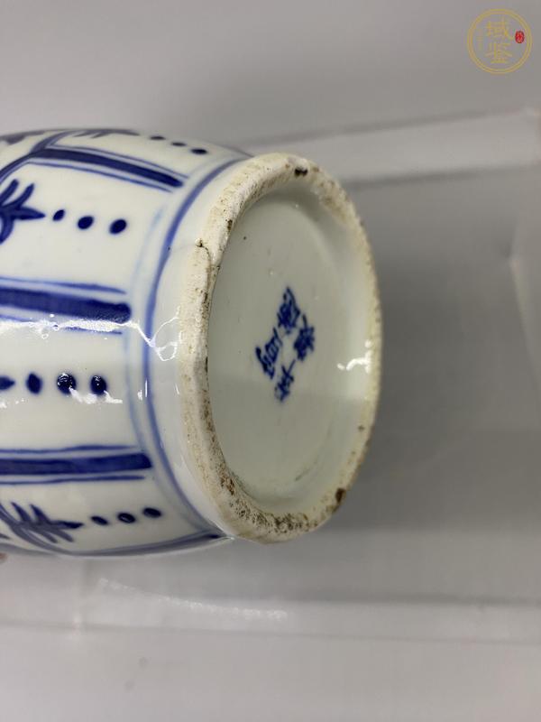古玩陶瓷花卉紋青花瓶真品鑒賞圖