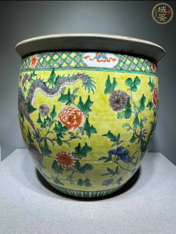 古玩陶瓷黃地五彩花間龍紋缸真品鑒賞圖