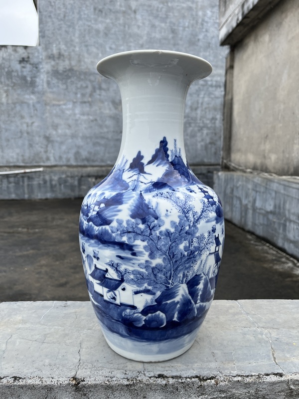 古玩轉賣青花山水人物紋撇口瓶拍賣,當前價格1680元