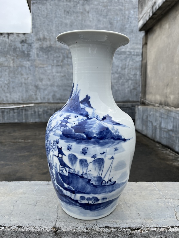 古玩陶瓷青花山水人物紋撇口瓶拍賣，當前價格3500元