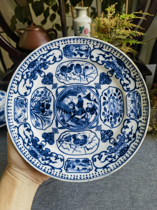 古玩轉賣清中期青花山水人物紋折腰盤拍賣，當前價格1800元