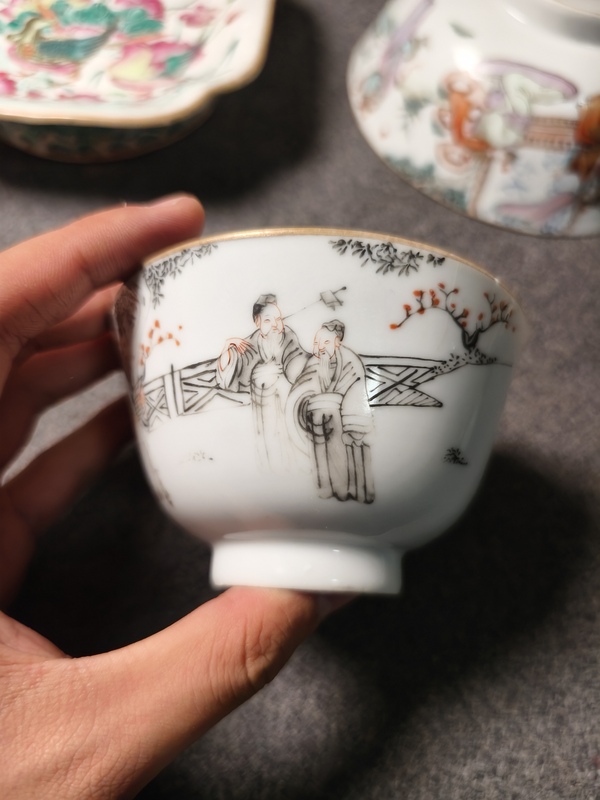 古玩陶瓷清·同治通景人物礬紅墨彩壓手杯拍賣，當(dāng)前價格1688元