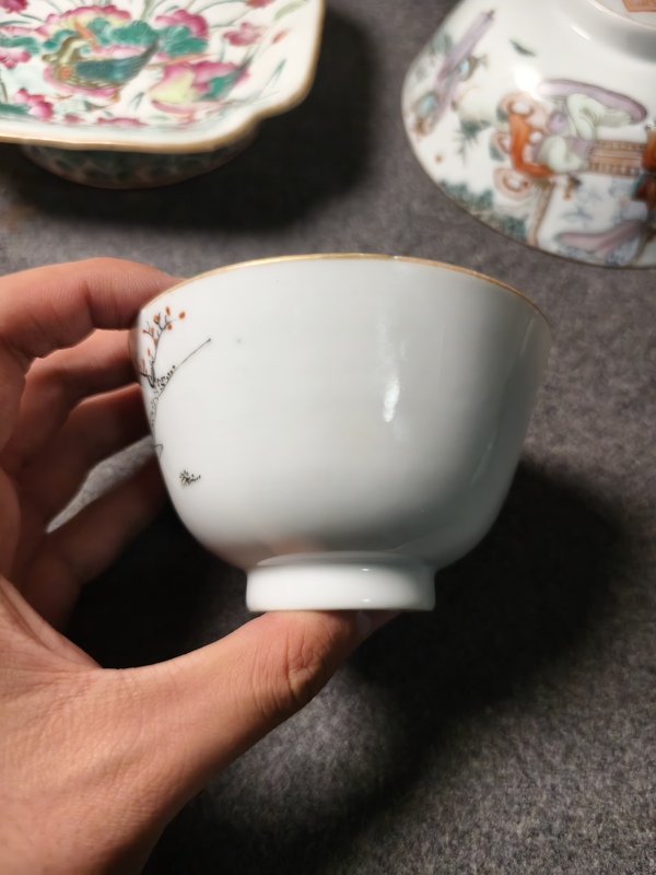 古玩陶瓷清·同治通景人物礬紅墨彩壓手杯拍賣，當(dāng)前價格1688元